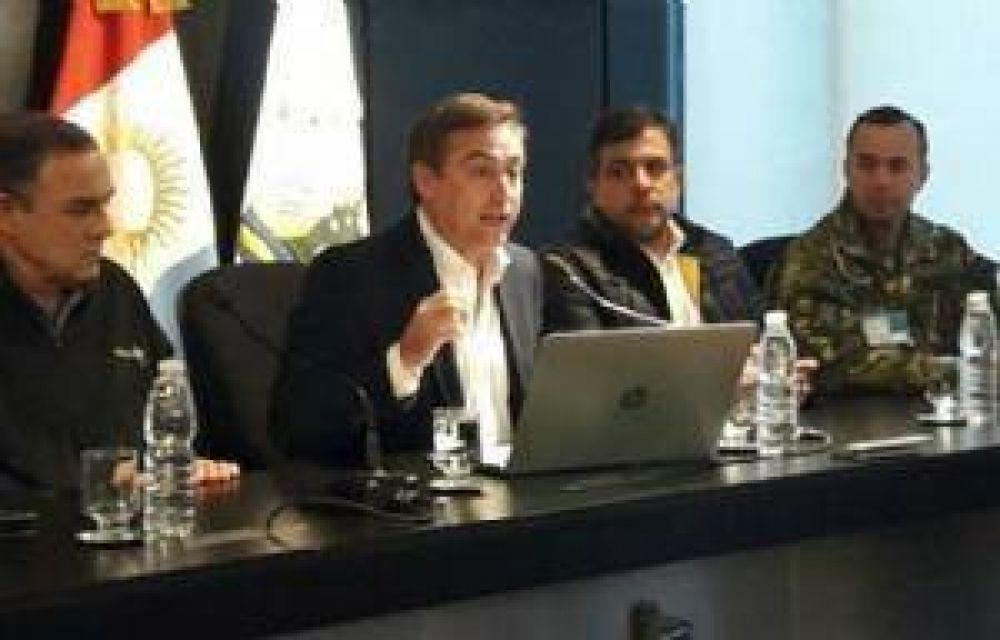 Mestre defendi� los despidos y llam� a una consulta popular