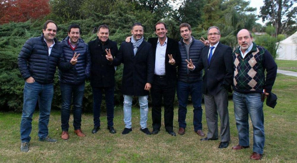 Intendentes de la Primera le piden a Randazzo que se baje de las PASO
