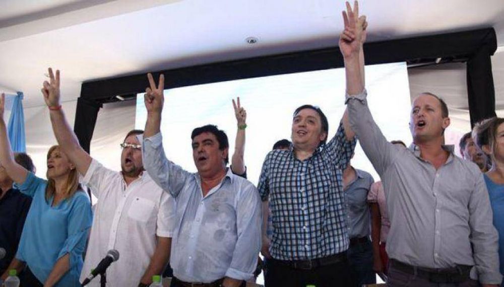 P�nico de intendentes: temen ceder el PJ a Randazzo y que se baje Cristina