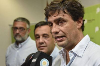 La Provincia descarta cerrar la paritaria por decreto y tilda de �pol�tico� al paro