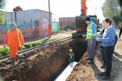 Jaime M�ndez recorri� una nueva obra de repavimentaci�n e hidr�ulica en Santa Br�gida