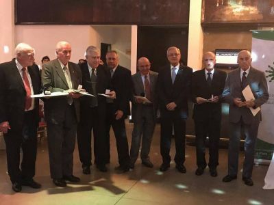 Distinguieron a los ingenieros que cumplieron los 50 y 30 a�os de profesi�n