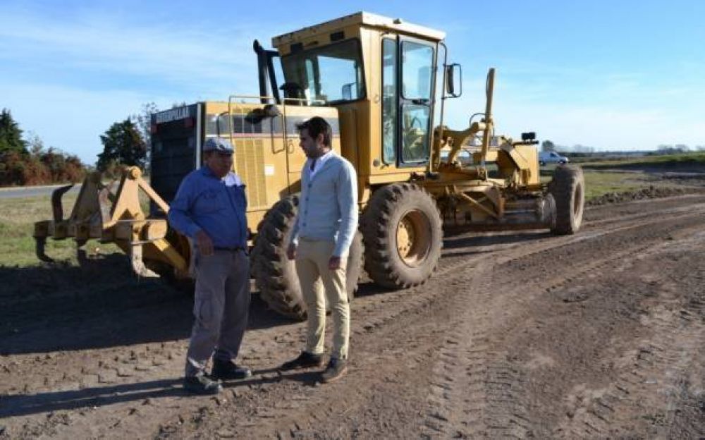 Comenzaron los trabajos de asfaltado del acceso al puente de D�maso Valdes