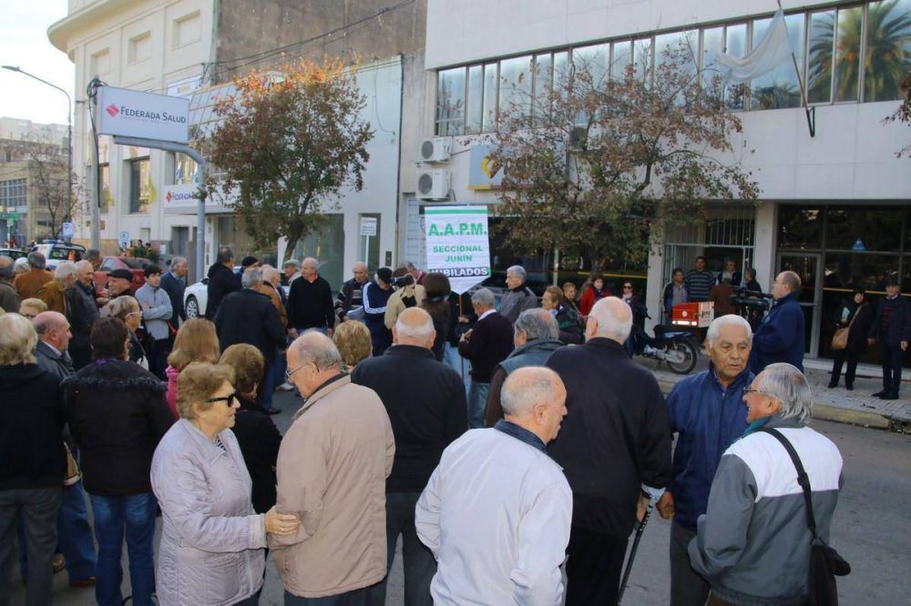 Dicen que el Hospital no est� en condiciones de recibir a 1500 jubilados