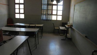 Docentes hacen otra huelga para reclamar un aumento y la devoluci�n de los descuentos