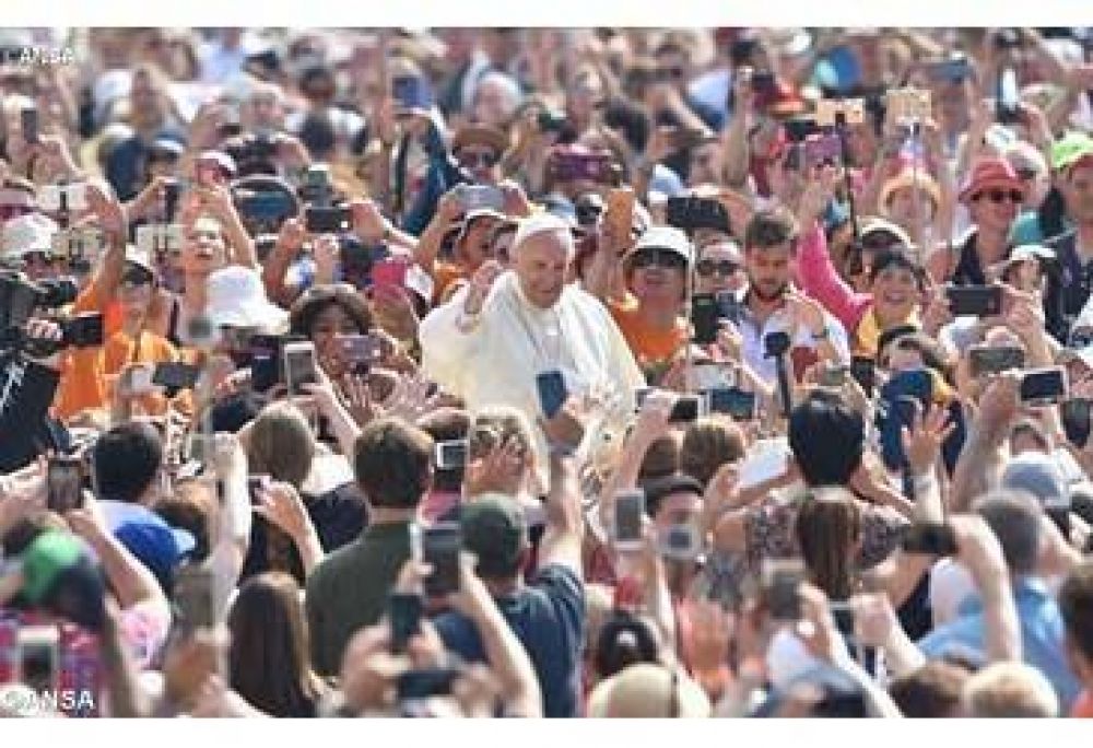 Ninguno de nosotros puede vivir sin amor asegur el Papa Francisco a los peregrinos presentes en su Catequesis