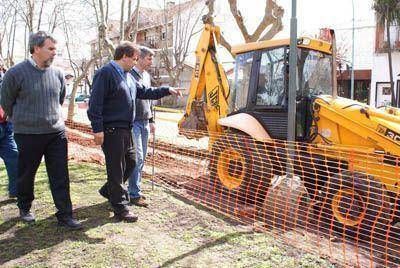 Se realizan obras para mejorar diferentes plazas de la ciudad