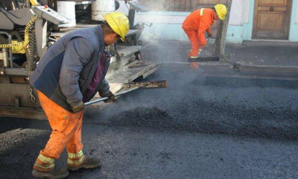 Obras de repavimentaci�n en el centro de Pilar