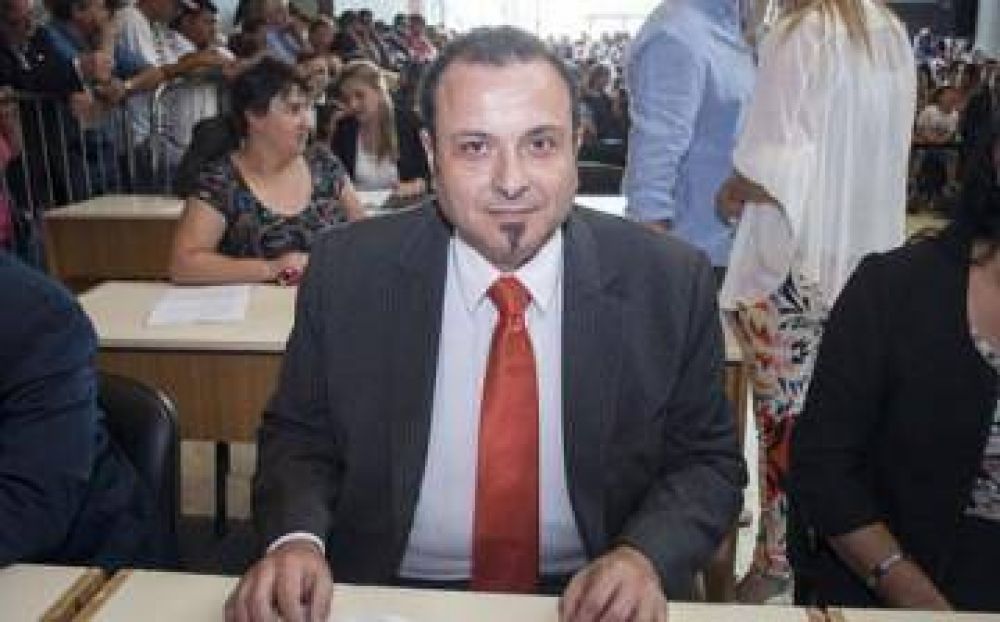 Leonis: �La relegaci�n del radicalismo gener� los errores de la gesti�n�