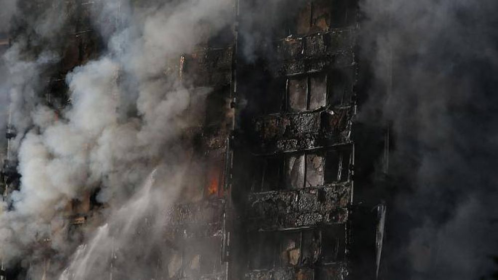 Son al menos 12 los muertos por el incendio en una torre residencial en Londres