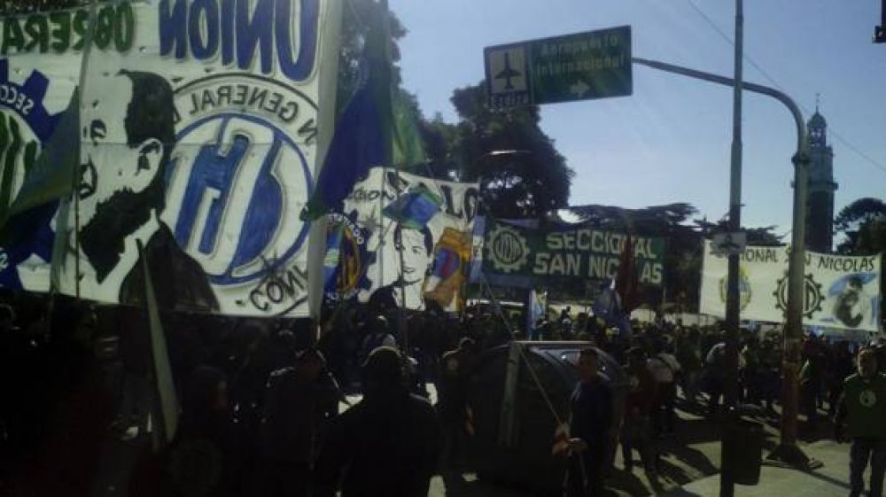 UOM San Nicols se moviliz en reclamo de un aumento salarial para los siderrgicos