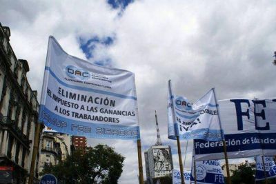 Seg�n los gremios, la adhesi�n al paro docente fue del 85%