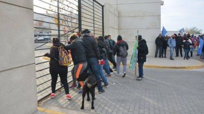 Luego de los incidentes, ATE marcha y hace paro