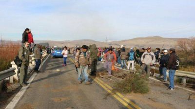 Desocupados y ATE cortan la ruta en Jun�n de los Andes