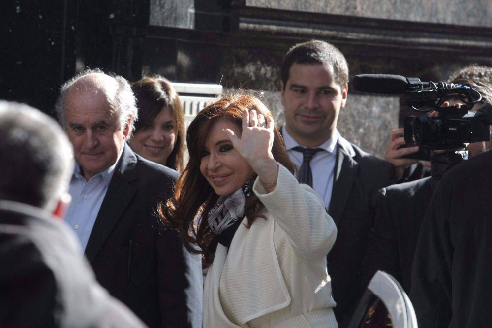 CFK no confirma su candidatura y los intendentes le piden que llame a Randazzo