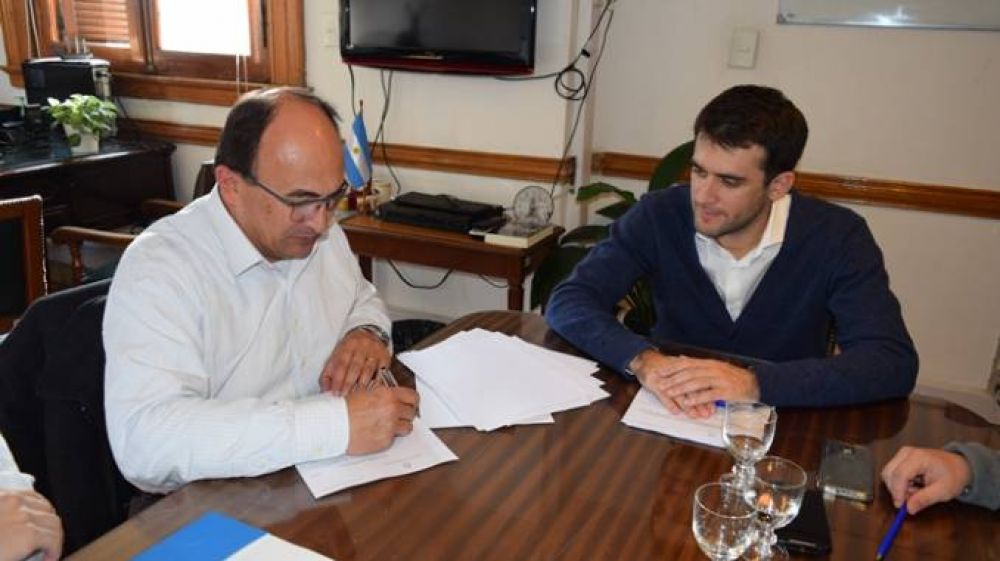 Salom�n firm� convenio con el Ministerio de Agroindustria de la Naci�n