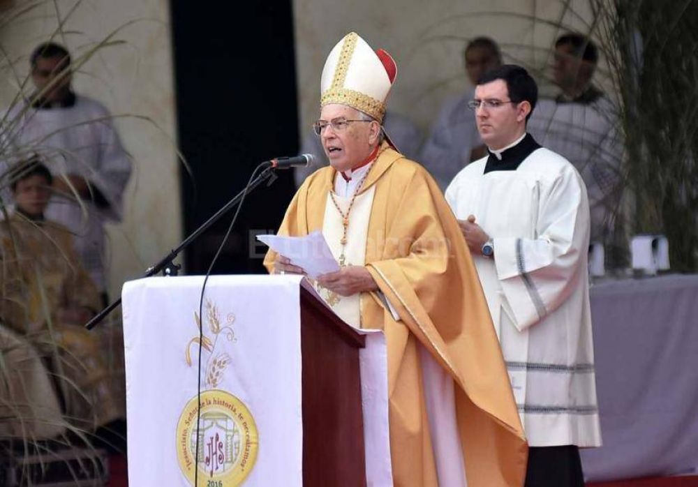 Los obispos argentinos saludaron al cardenal Re por su elecci�n en el colegio cardenalicio