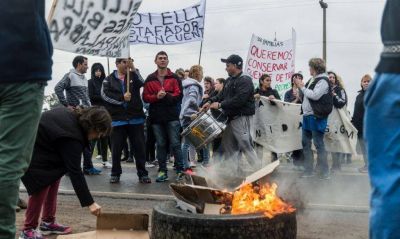 Junto al intendente, operarios de GGM cortaron la ruta y apuntaron contra Vidal