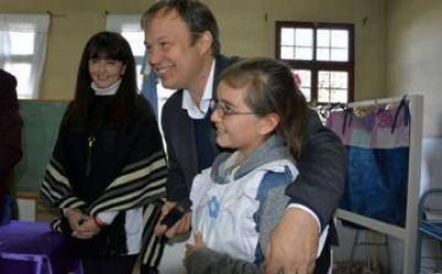 Cascallares ya entreg� anteojos a m�s de 1500 alumnos