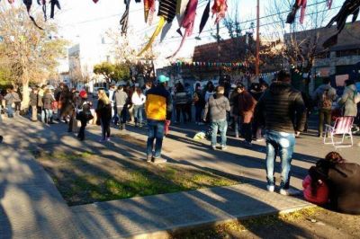 Para no perder sus puestos de trabajo, hace 22 d�as que acampan en Bah�a Blanca