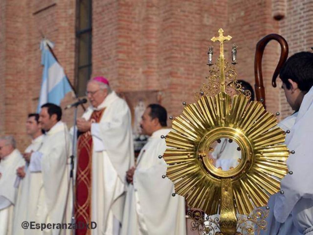 Mons. Arancedo: Celebrar la Eucarista, es asumir un compromiso con Cristo