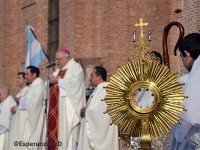 Mons. Arancedo: �Celebrar la Eucarist�a, es asumir un compromiso con Cristo�