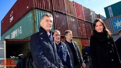 Macri en la IMPA con Stanley y recorri� contenedores con mercader�a incautada
