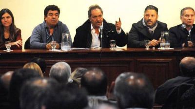 Daniel Scioli ratific� su alianza con Cristina Kirchner y gran parte del PJ bonaerense firm� su adhesi�n a Unidad Ciudadana