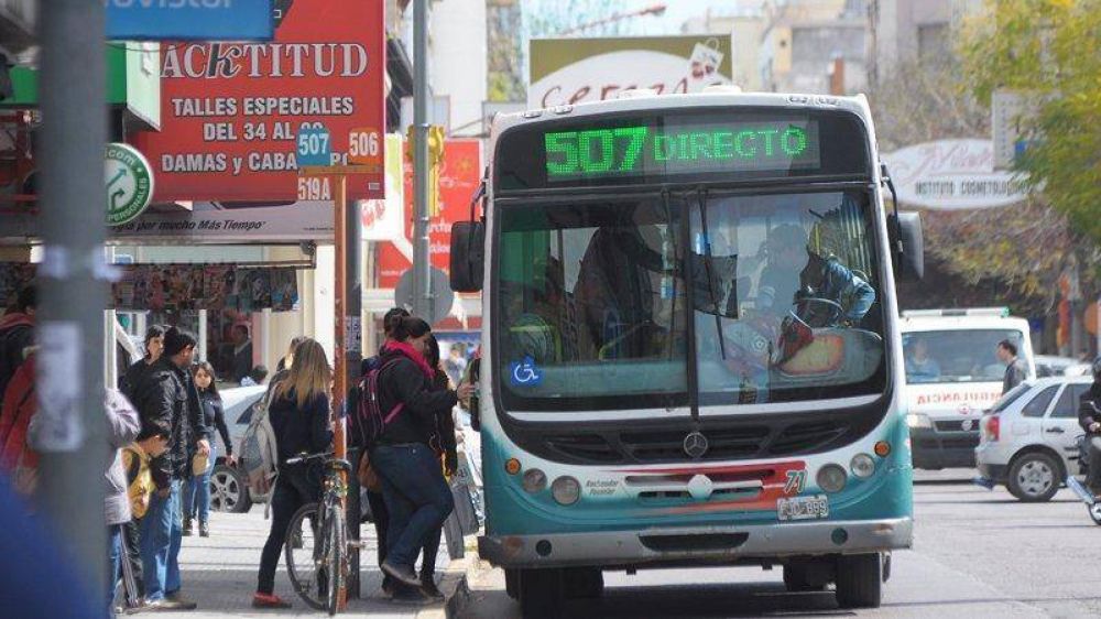 C�mo funcionan los servicios por el D�a de la Bandera