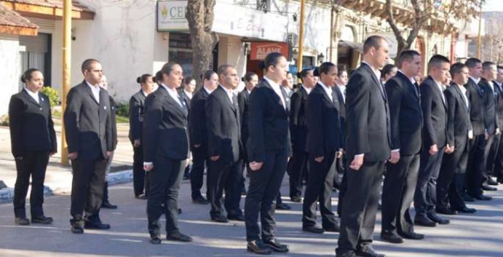 Cadetes de Polic�a realizaron juramento a la Bandera