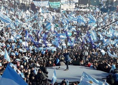 Especulando con su candidatura, Cristina present� el Frente Unidad Ciudadana: 