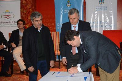 Acuerdos para reactivar la producci�n y Pymes