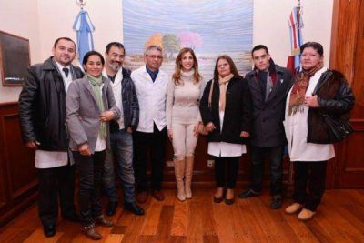 Alumnos y docentes de El Boquer�n visitaron a la Gobernadora