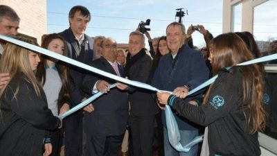Schiaretti, Bullrich y Avil�s inauguraron el edificio del colegio Arturo U. Ill�a