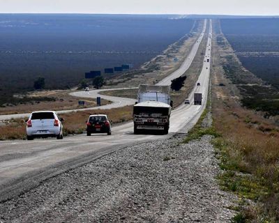 Doble trocha Madryn Trelew; inconclusa y millonaria �Macri se la terminar� dando a su amigo Crist�bal L�pez?