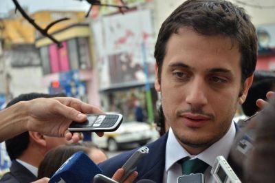 De unidad ni hablar, Juli�n �lvarez quiso jubilar a D�az P�rez: �Ya cumpli� su ciclo