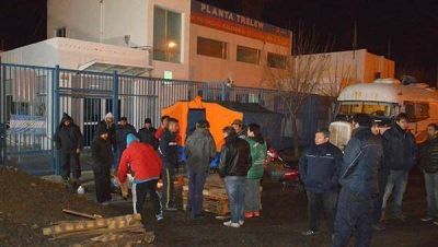 Comienzan un acampe para que Pepsi pague las indemnizaciones en Trelew
