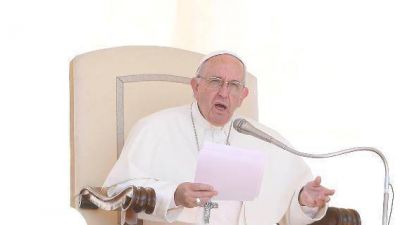 Inmigrantes, el Papa: �Apoyo a la ley de iniciativa popular�