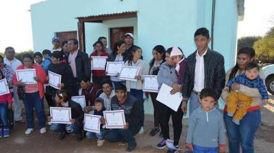 Entregan viviendas sociales en Ah� Veremos, Pellegrini