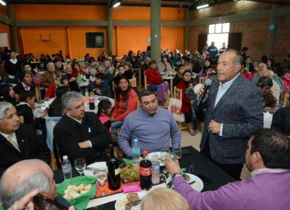 El Gobierno anunci� que finalizar� las viviendas inconclusas de Villa Larca