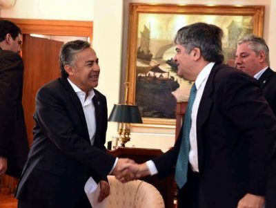 Cornejo se reuni� con el presidente de YPF