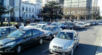 Remiseros preparan un paro con movilizaci�n: �La Municipalidad est� del lado de los taxistas�