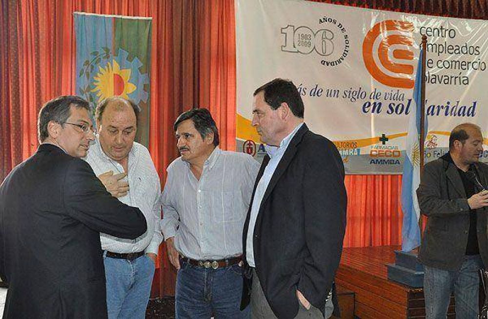 Jos� Eseverri empez� un acto en Fomento, con Alicia, y Santell�n oblig� a terminarlo en el Ceco