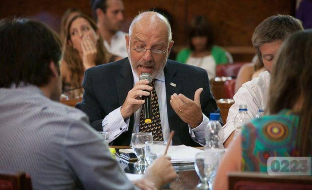 Desde la oposici�n preguntan: ��D�nde est�n las ambulancias del Same?�