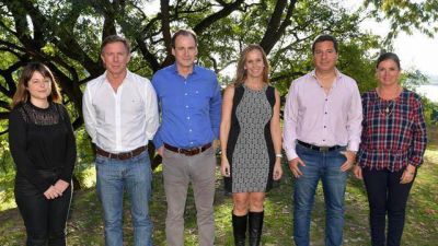 Legisladores oficialistas apoyan la lista 