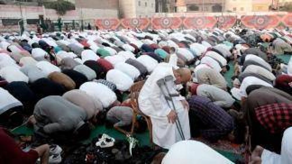 Millones de musulmanes celebran el fin de Ramadn