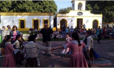 Colombi anunci� que se votar� el 1 o el 8 de octubre y en 15 d�as presentar�n al candidato