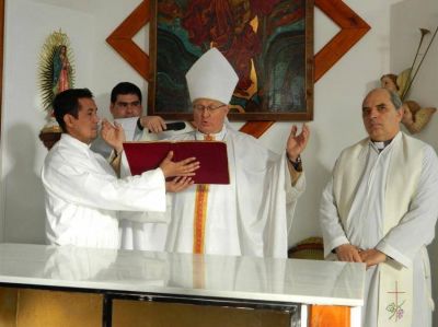 Mons. Urbanc consagr el altar y dedic el templo del cementerio municipal