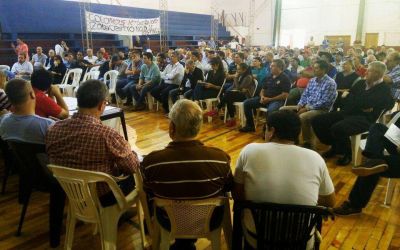 Yerbateros rechazan que se abra la cosecha en septiembre y exigen el Centro de Transacciones