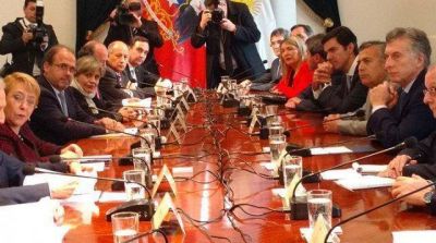 Cornejo viaj� a Chile junto a Macri y confirm� inversiones en el corredor internacional
